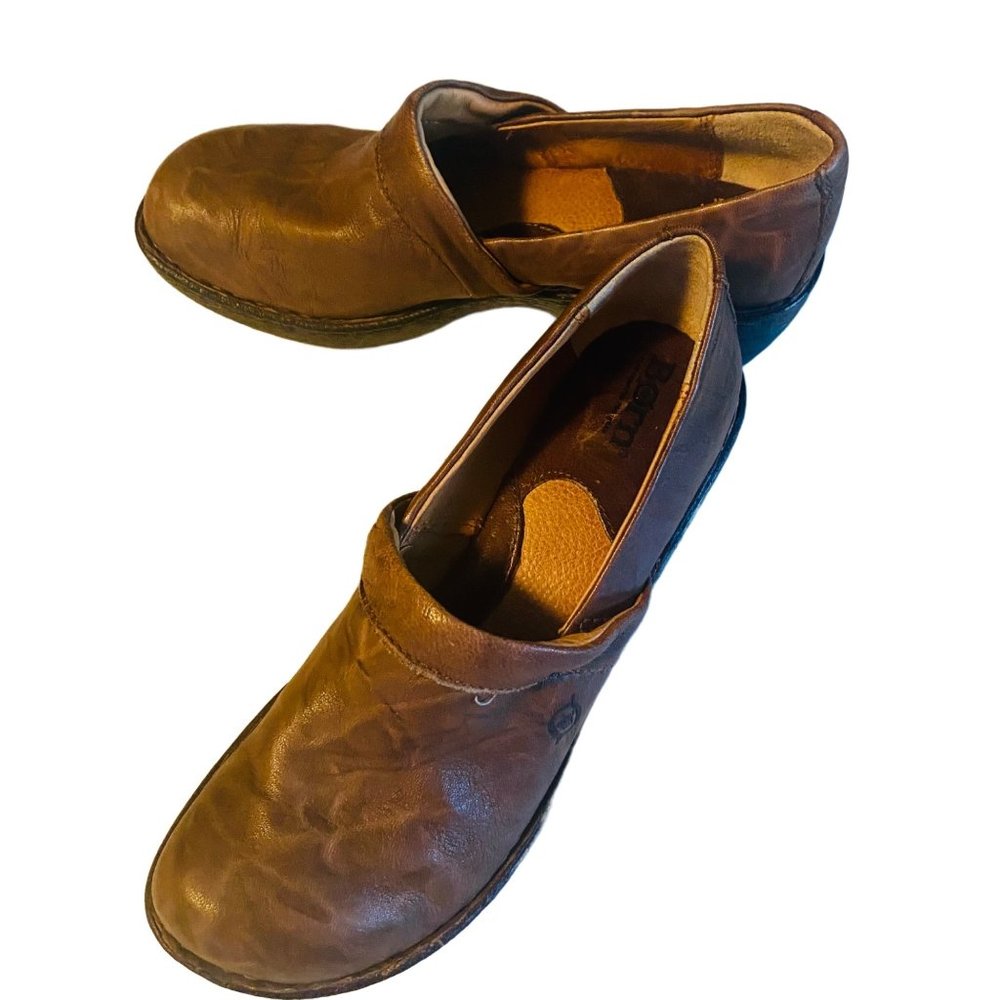 BORN brown slip on leather upper size 8M loafer